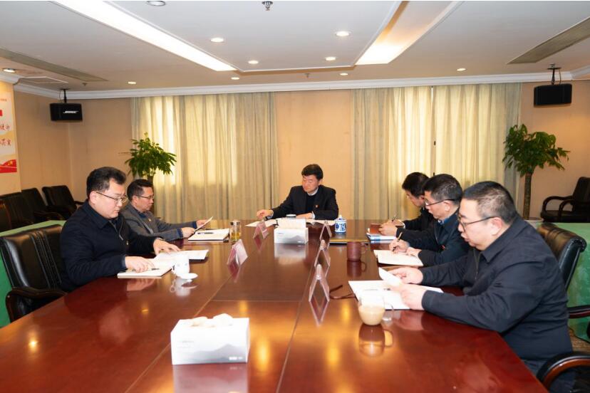 GCGC黄金城集团党委召开中心组进建专题钻研 党的十九届四中全会及省委十一届六次 全会心灵
