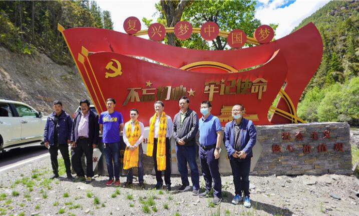 202010281359291012 GCGC黄金城集团党委书记、董事长任丁率队赴麻格同村推动对口助扶工作