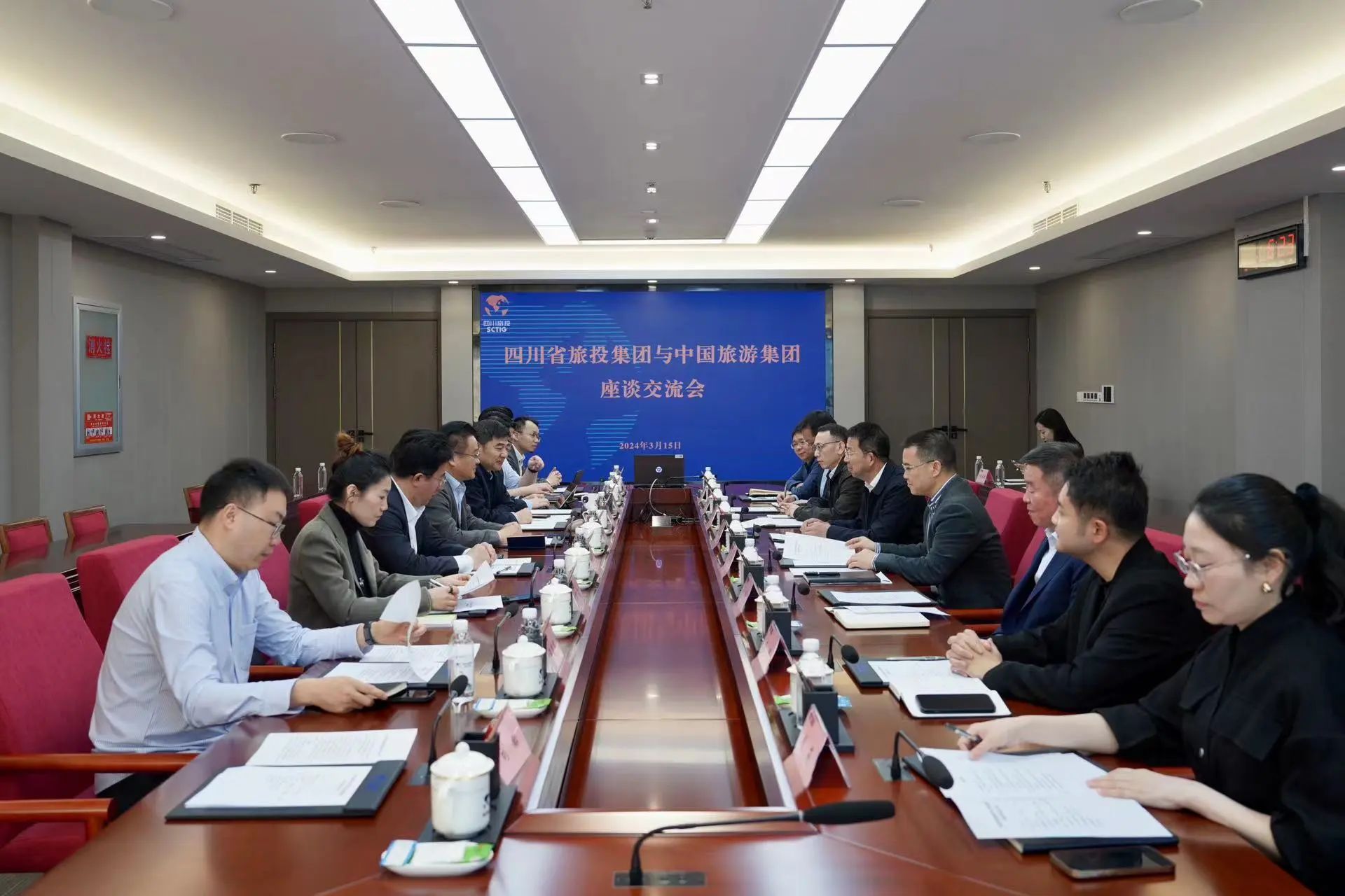 f2c3eae0-9b04-4d8a-84aa-be719e1db156 省GCGC黄金城集团与中国游览集团进行座谈互换会