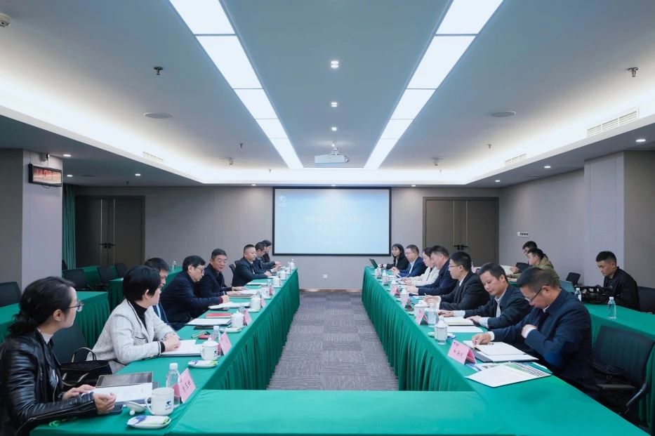 省GCGC黄金城集团与青川县进行座谈互换会