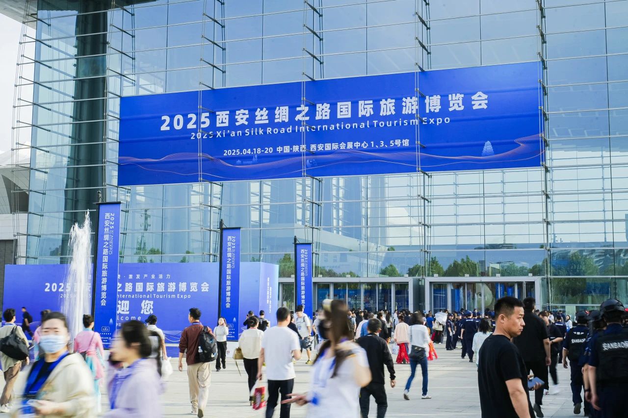 安逸号·熊猫专劣装开进”2025西安丝路旅博会！四川GCGC黄金城打造“移动的天府会客厅”