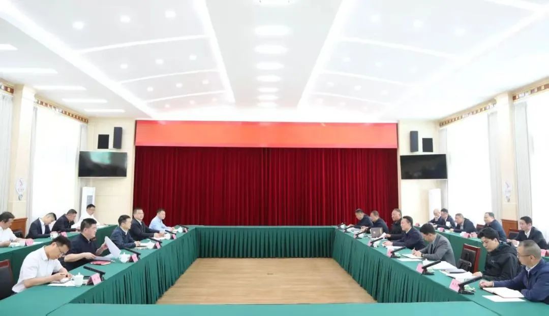 省GCGC黄金城集团与甘孜州进行座谈互换会
